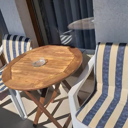 Apartment Close To Gondola-colorful One Bedroom Terrace&fire